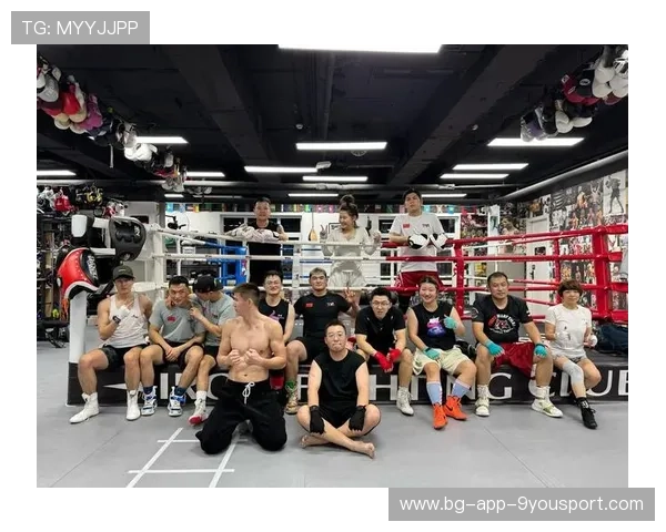 国际拳击联盟在裁判管理中建立职业晋升与定期评估机制，国际业余拳击联合会